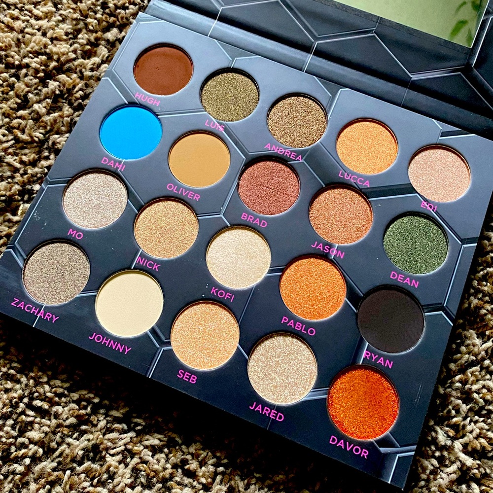 NEW eyeshadow pallet - 20 shades - neutral, brown, assorted